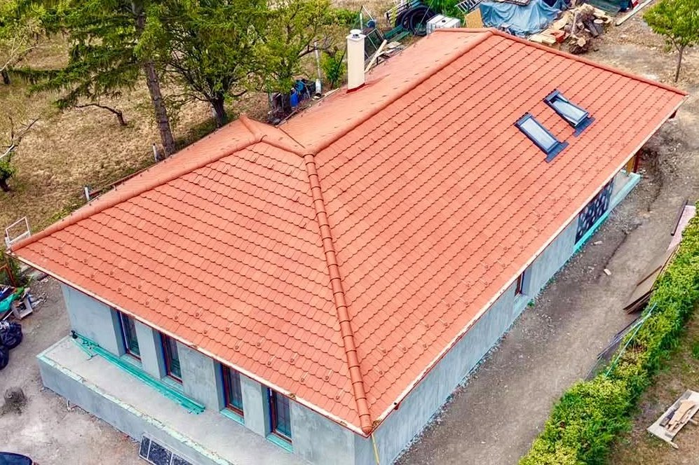 Tahitótfalu - generálkivitelezésben tetőszerkezet és cserépfedés